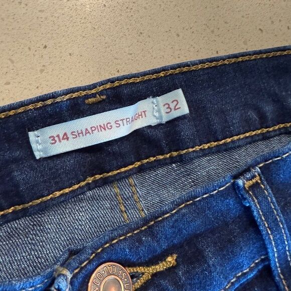 Levi's 314 Shaping Straight Jean's - Picture 2 of 5